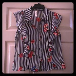 💟 Black & White stripped blouse with red flowers